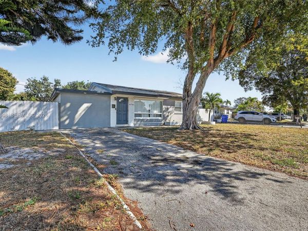 6791 Scott St, Hollywood, FL 33024