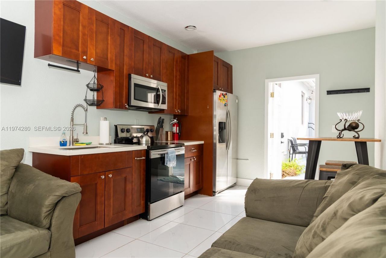 3134 Carter St , Miami, FL 33133 Photo