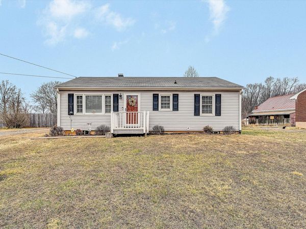 1072 Garner RD , Vinton, VA 24179