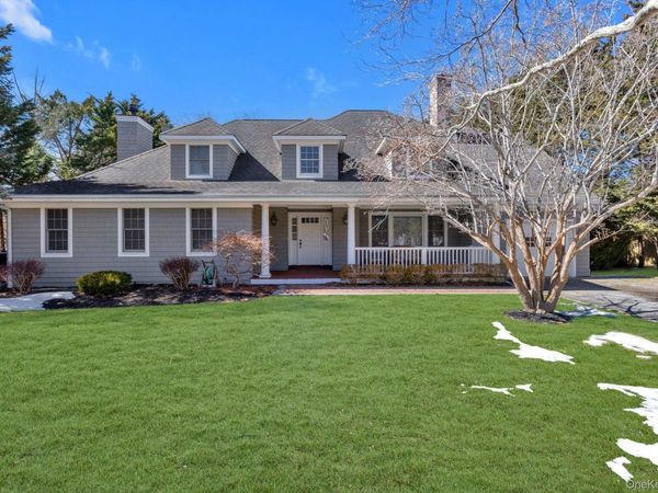 18 Landing Lane, East Quogue, NY 11942