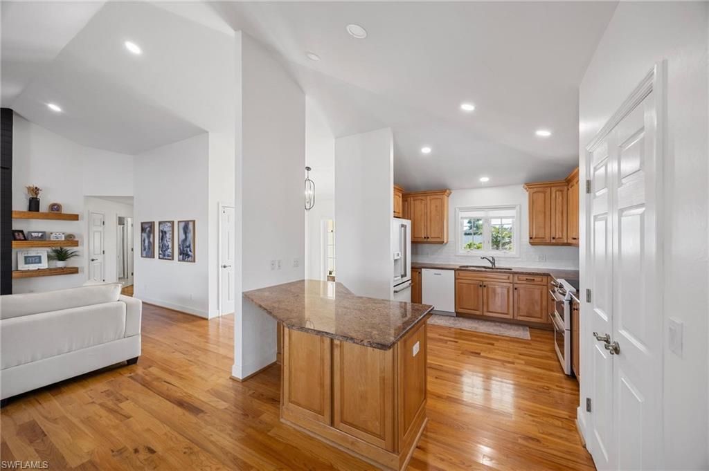 425 Lake Murex Cir, Sanibel, FL 33957 Photo