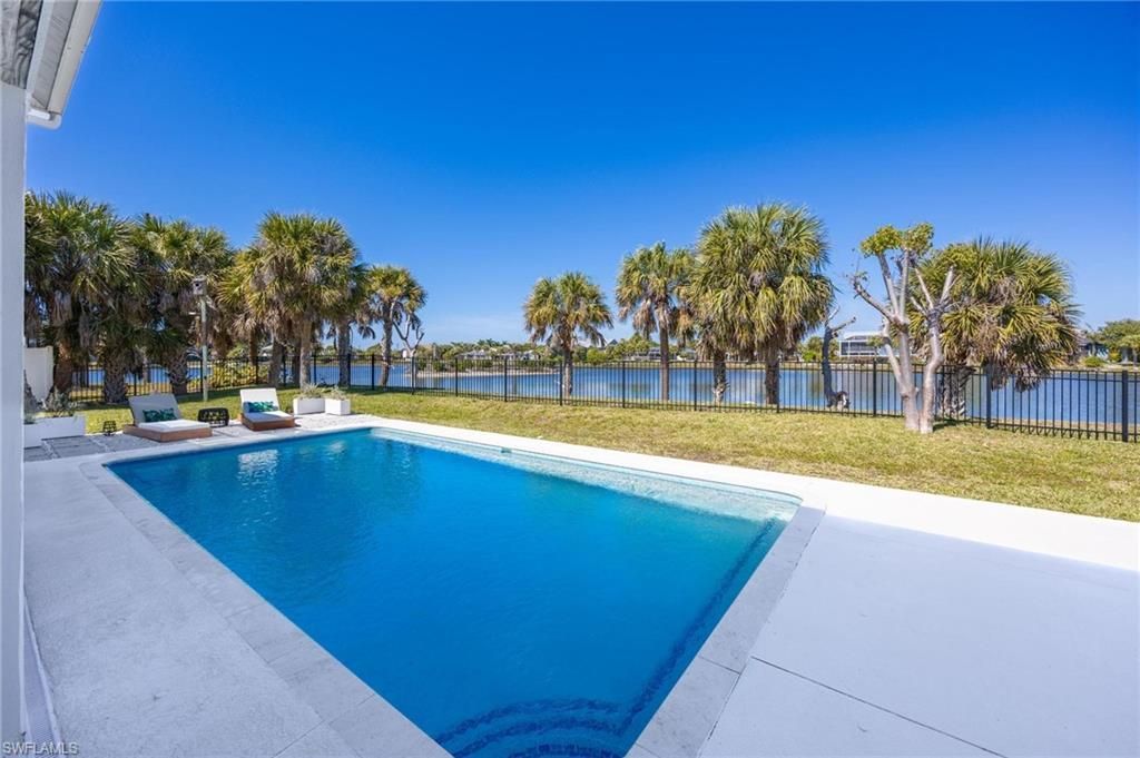 425 Lake Murex Cir, Sanibel, FL 33957 Photo