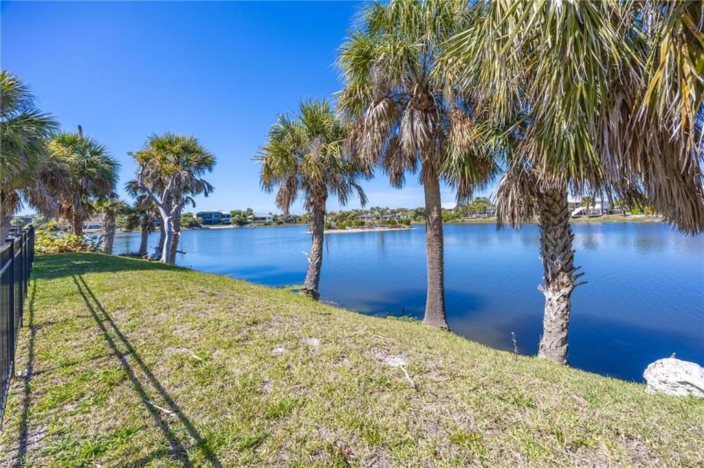 425 Lake Murex Cir, Sanibel, FL 33957 Photo