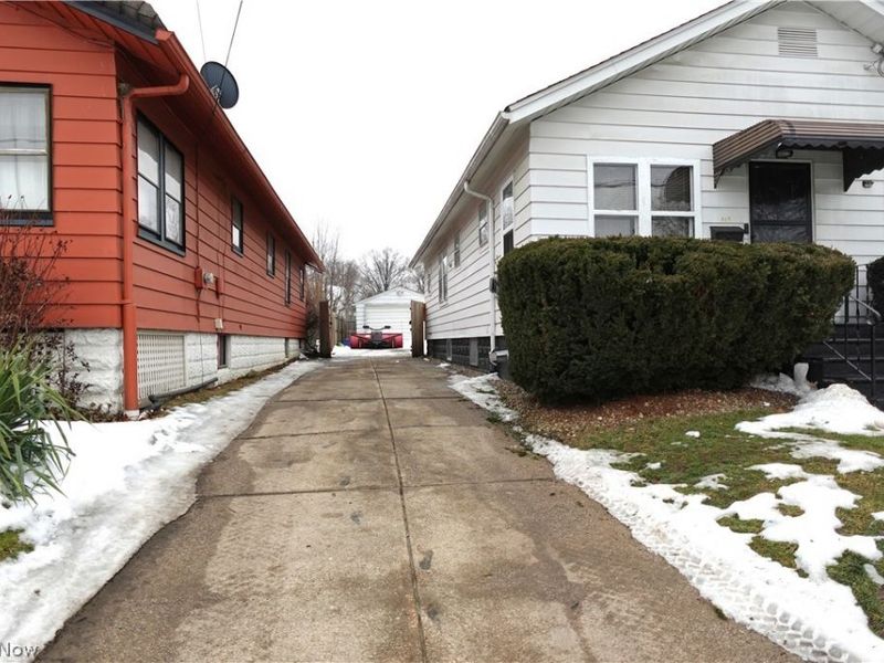 982 Merton Avenue , Akron, OH 44306 Photo 3