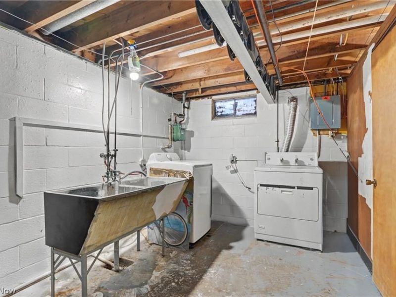 97 Rosary Drive, Campbell, OH 44405 Photo 23