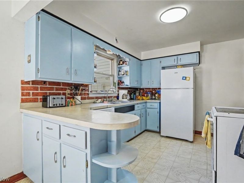 97 Rosary Drive, Campbell, OH 44405 Photo 3