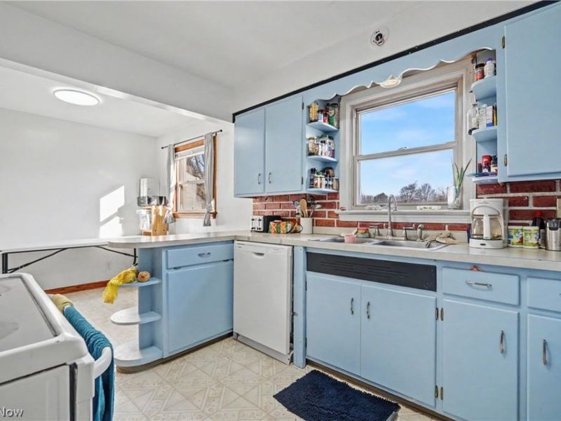 97 Rosary Drive, Campbell, OH 44405 Photo 6