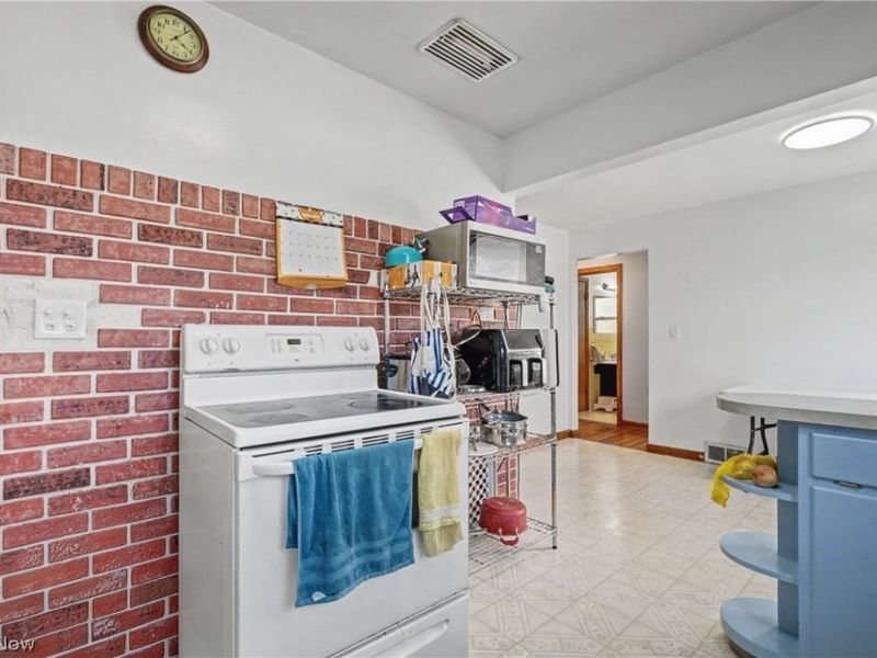 97 Rosary Drive, Campbell, OH 44405 Photo 7