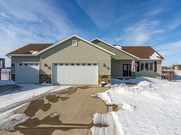 4124 SUN CIRCLE, Grand Forks, ND 58201