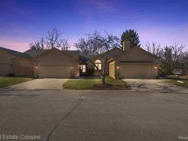 21590 River Ridge Court, Farmington Hills, MI 48335