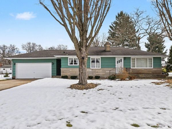 57102 Alan Road, South Bend, IN 46619