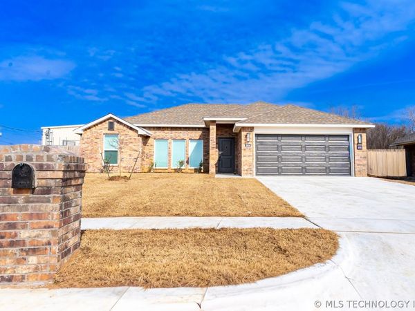 2604 W Main Street , Collinsville, OK 74021