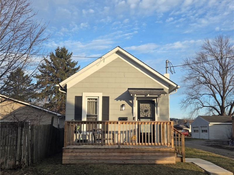 119 S Wallace Street , Uhrichsville, OH 44683 Photo 2