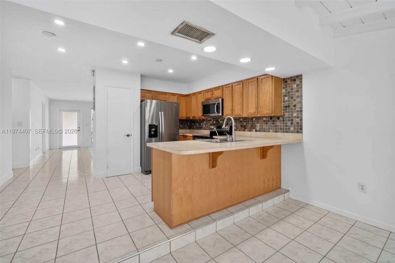 5650-5652 NE 17 Terrace, NE 17th Ter , Fort Lauderdale, FL 33334 Photo