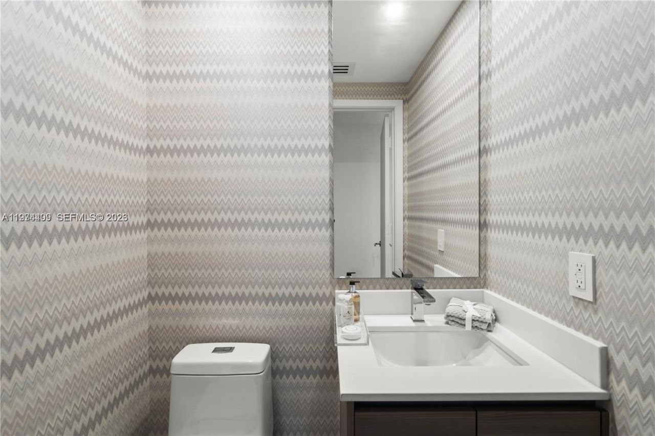 460 NE 28th St, Unit 2502, Miami, FL 33137 Photo