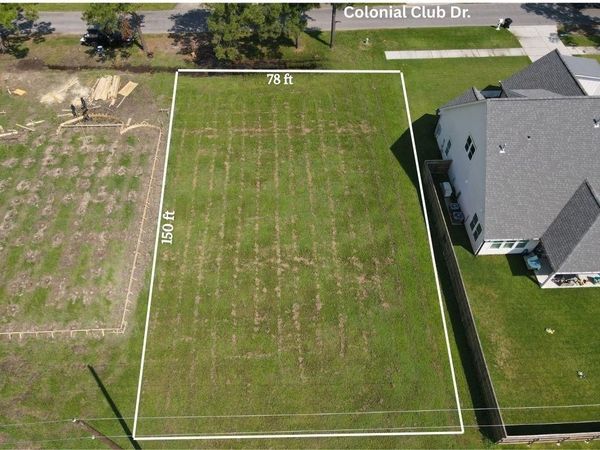 COLONIAL CLUB Drive , Harahan, LA 70123