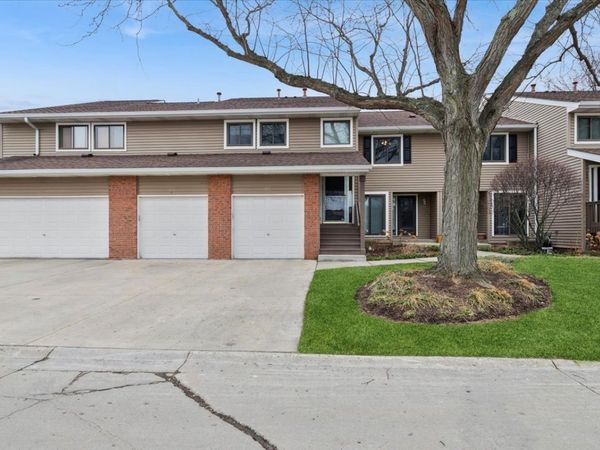 223 Winding Oak Lane, Buffalo Grove, IL 60089