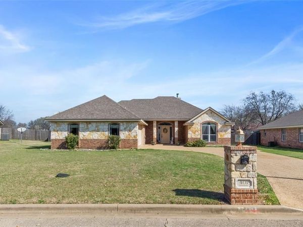 401 Greystone Drive, Lorena, TX 76655