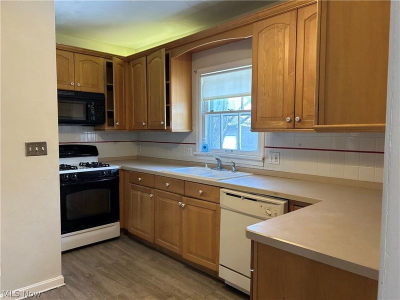 906 Keystone Drive , Cleveland Heights, OH 44121 Photo 6