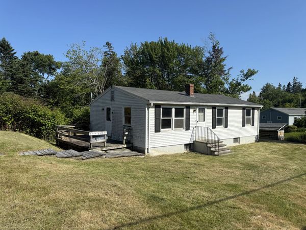 111 N Main Street, Stonington, ME 04681