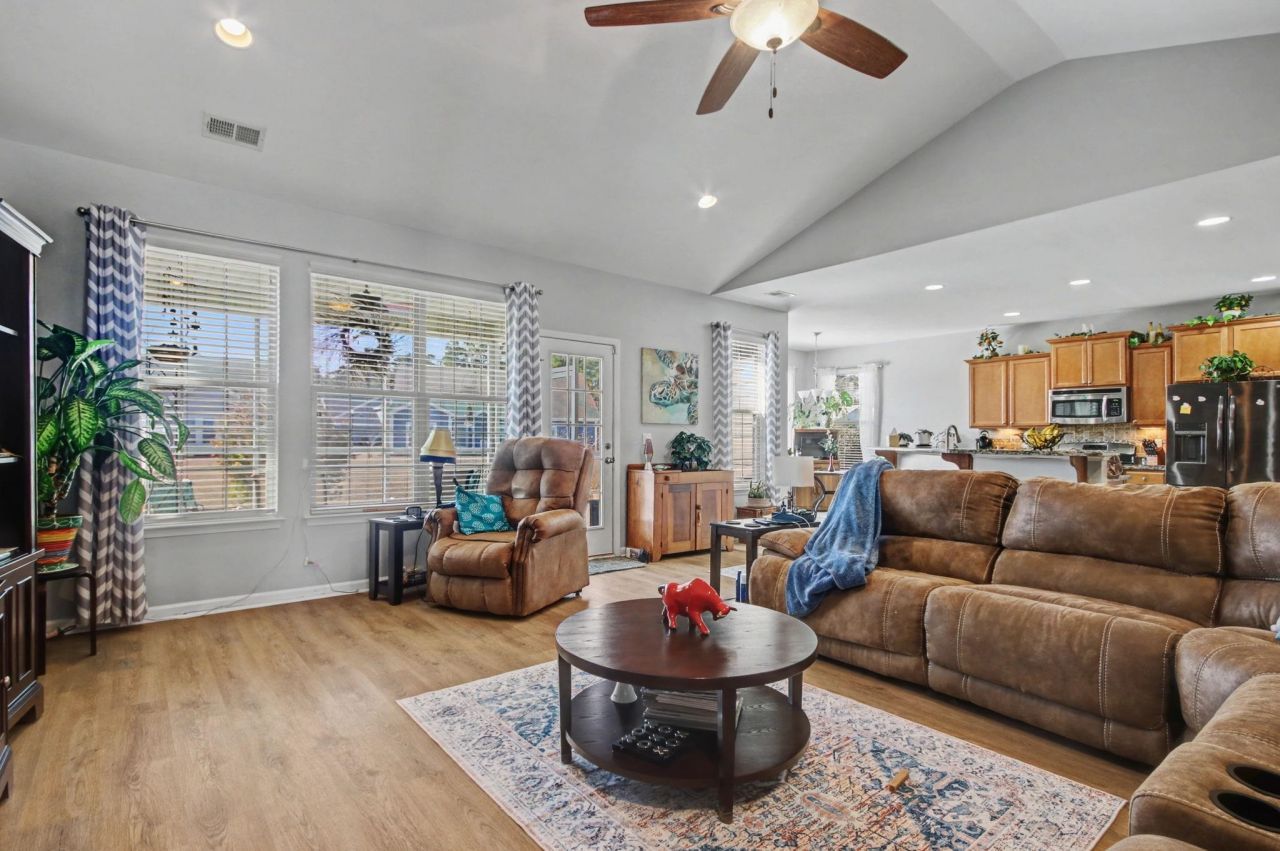 437 Coral Harbor Dr. Photo 11