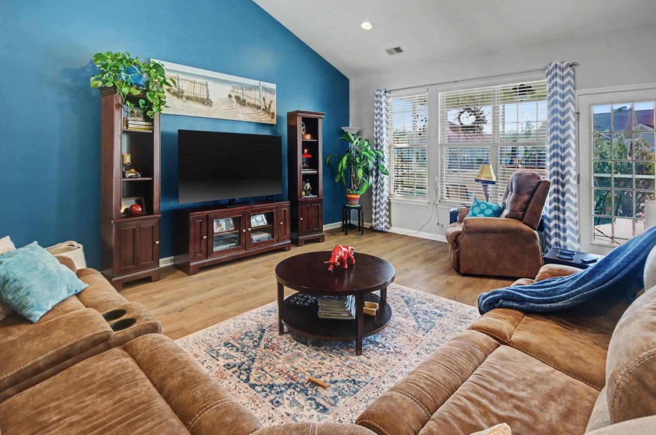 437 Coral Harbor Dr. Photo 9