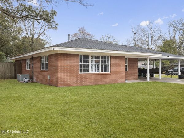 6321 Chaucer Drive, Ocean Springs, MS 39564