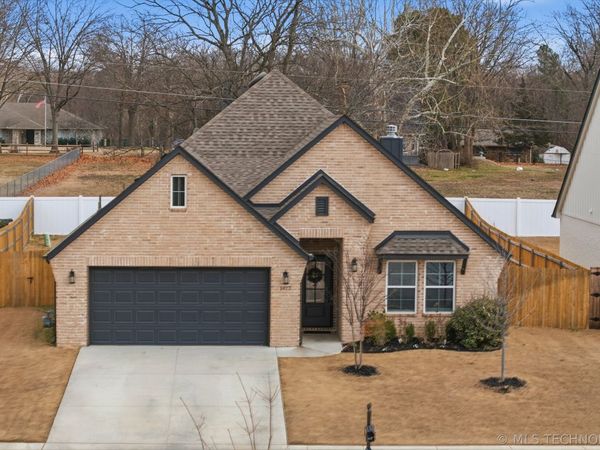 1417 N 72nd Street , Broken Arrow, OK 74014