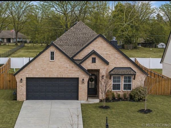 1417 N 72nd Street, Broken Arrow, OK 74014