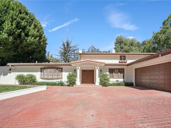 15815 Castlewoods Drive, Sherman Oaks, CA 91403