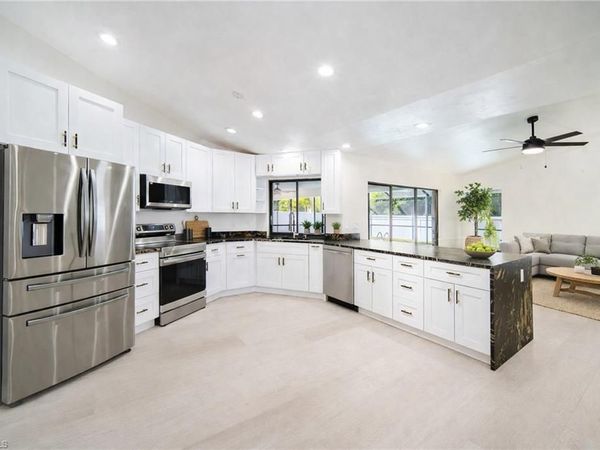 10731 Regent CIR, NAPLES, FL 34109