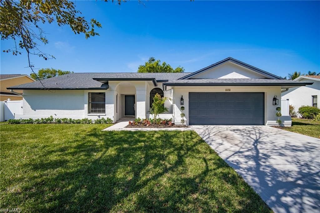 10731 Regent Cir, Naples, FL 34109 Photo