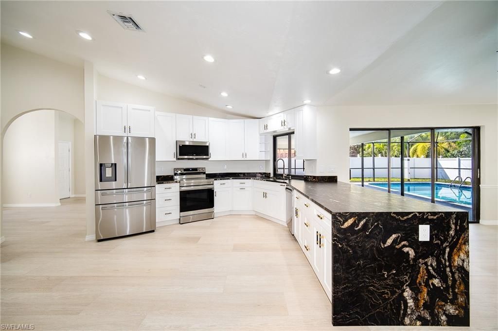 10731 Regent Cir, Naples, FL 34109 Photo