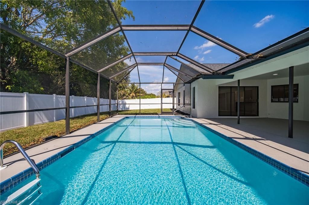 10731 Regent Cir, Naples, FL 34109 Photo