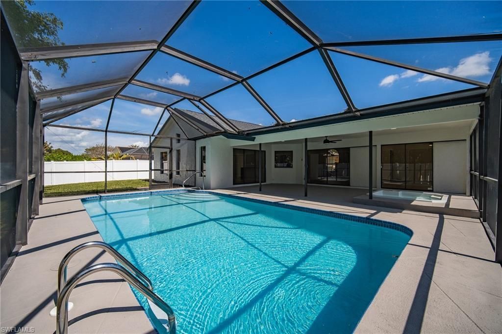 10731 Regent Cir, Naples, FL 34109 Photo
