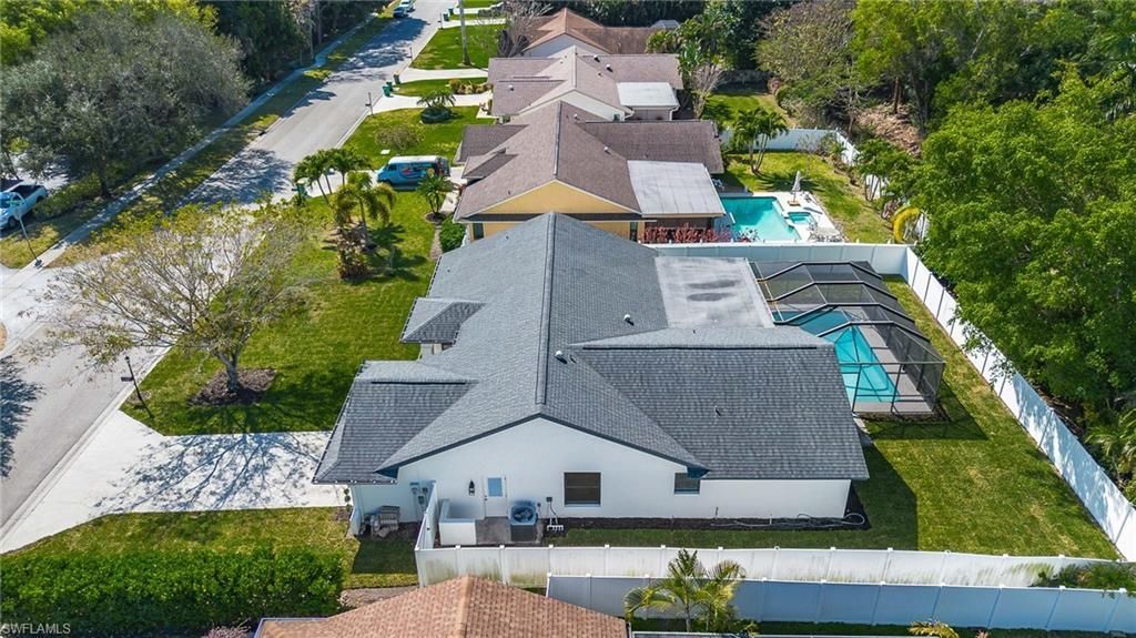 10731 Regent Cir, Naples, FL 34109 Photo