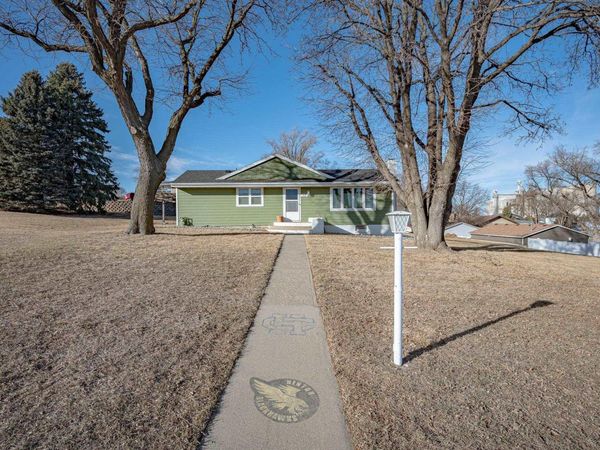 219 W Grover St, Hinton, IA 51024