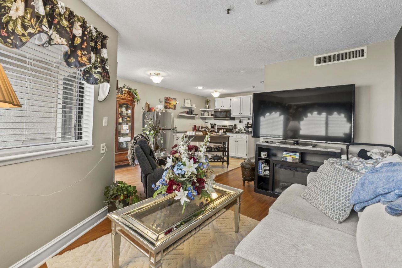 5905 South Kings Hwy.  Photo 8