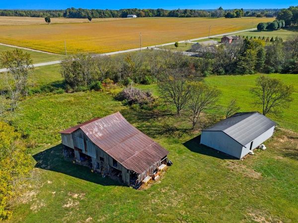 795 White Rd , Portland, TN 37148