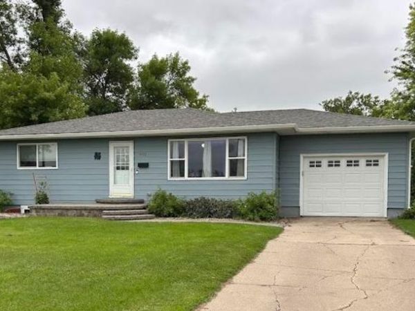 602 1st Avenue SE, Hillsboro, ND 58045