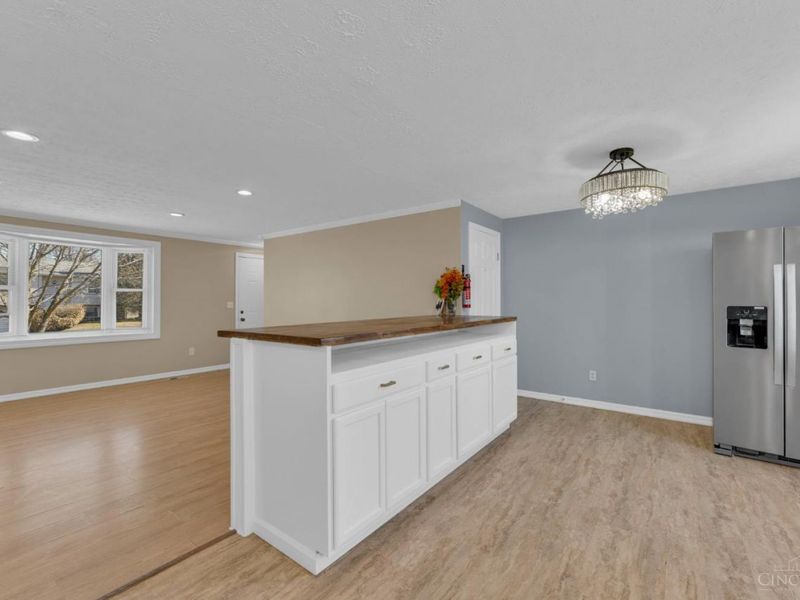 1364 Karahill Drive, Forest Park, OH 45240 Photo 10