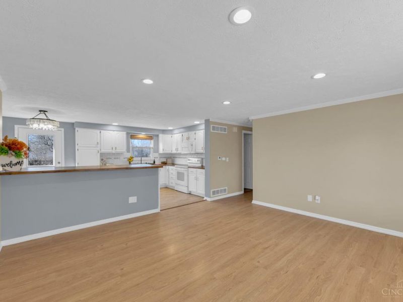 1364 Karahill Drive, Forest Park, OH 45240 Photo 13