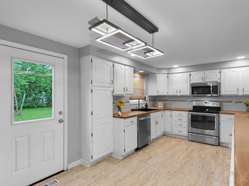 1364 Karahill Drive, Forest Park, OH 45240 Photo 14