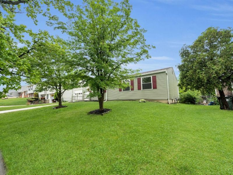 1364 Karahill Drive, Forest Park, OH 45240 Photo 3