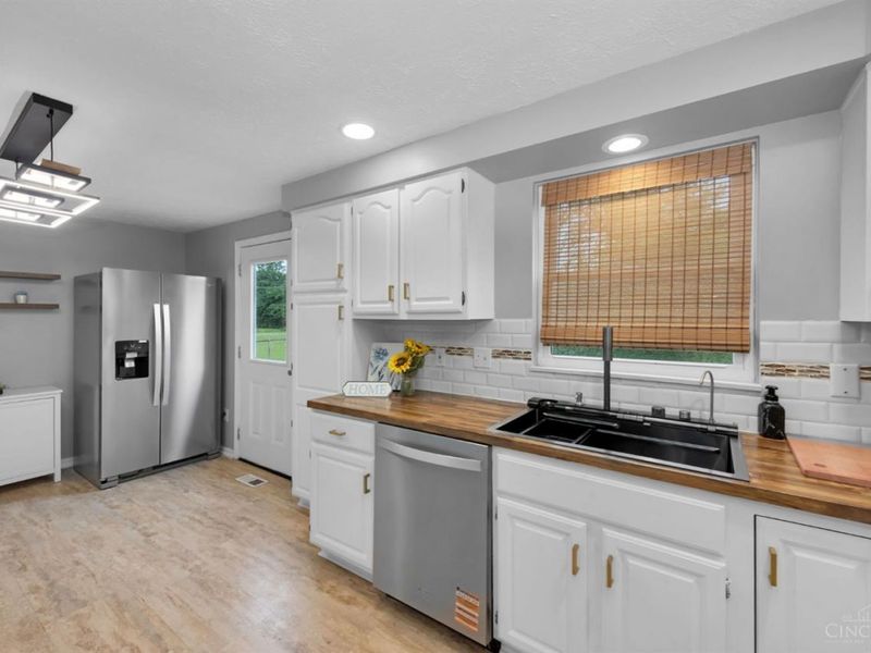1364 Karahill Drive, Forest Park, OH 45240 Photo 6