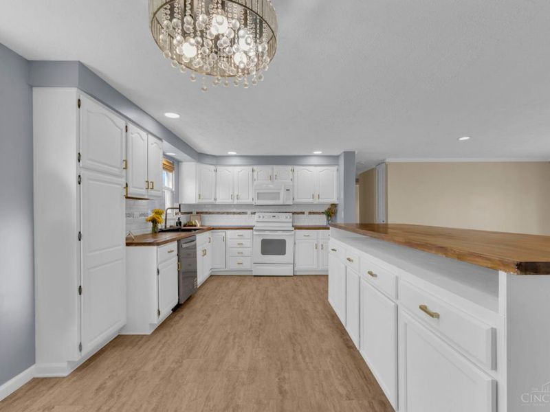 1364 Karahill Drive, Forest Park, OH 45240 Photo 6