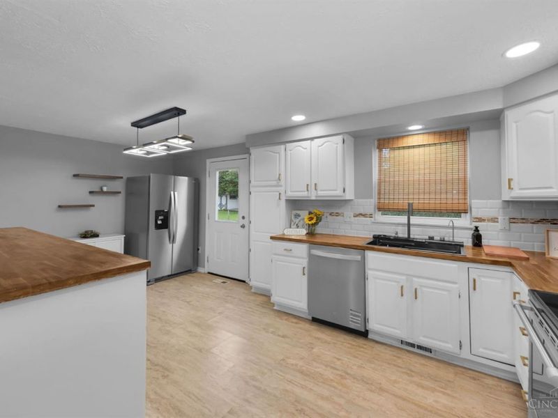 1364 Karahill Drive, Forest Park, OH 45240 Photo 7
