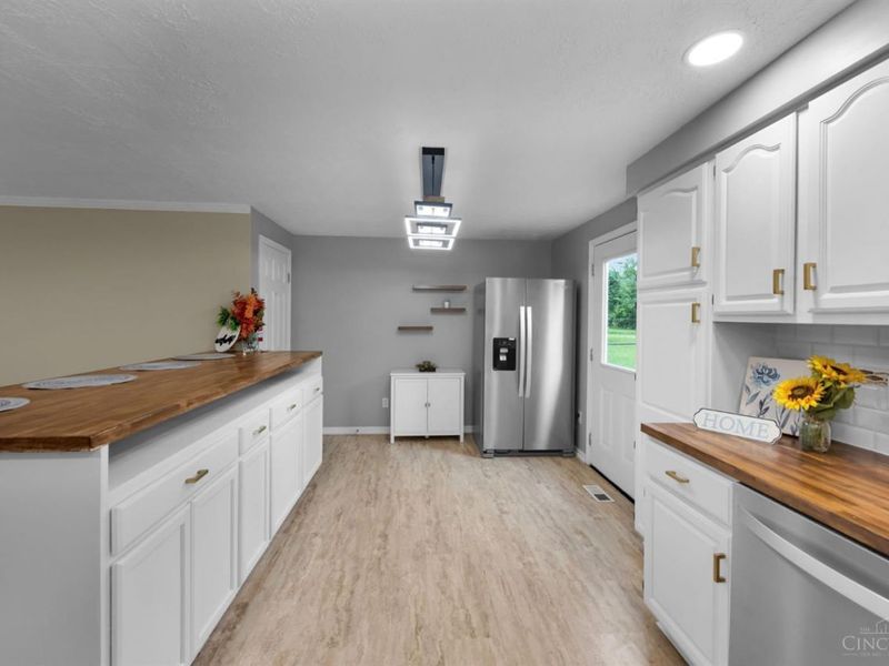 1364 Karahill Drive, Forest Park, OH 45240 Photo 8