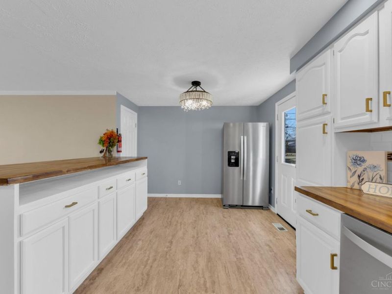 1364 Karahill Drive, Forest Park, OH 45240 Photo 9