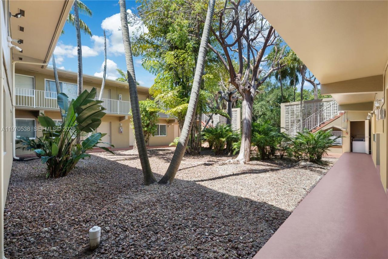 6310 SW 79th St , Unit 2, South Miami, FL 33143 Photo